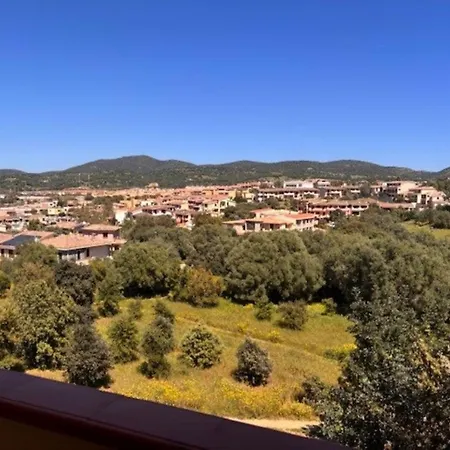 度假居 Del Sorriso E Delle Rondini By Interhome